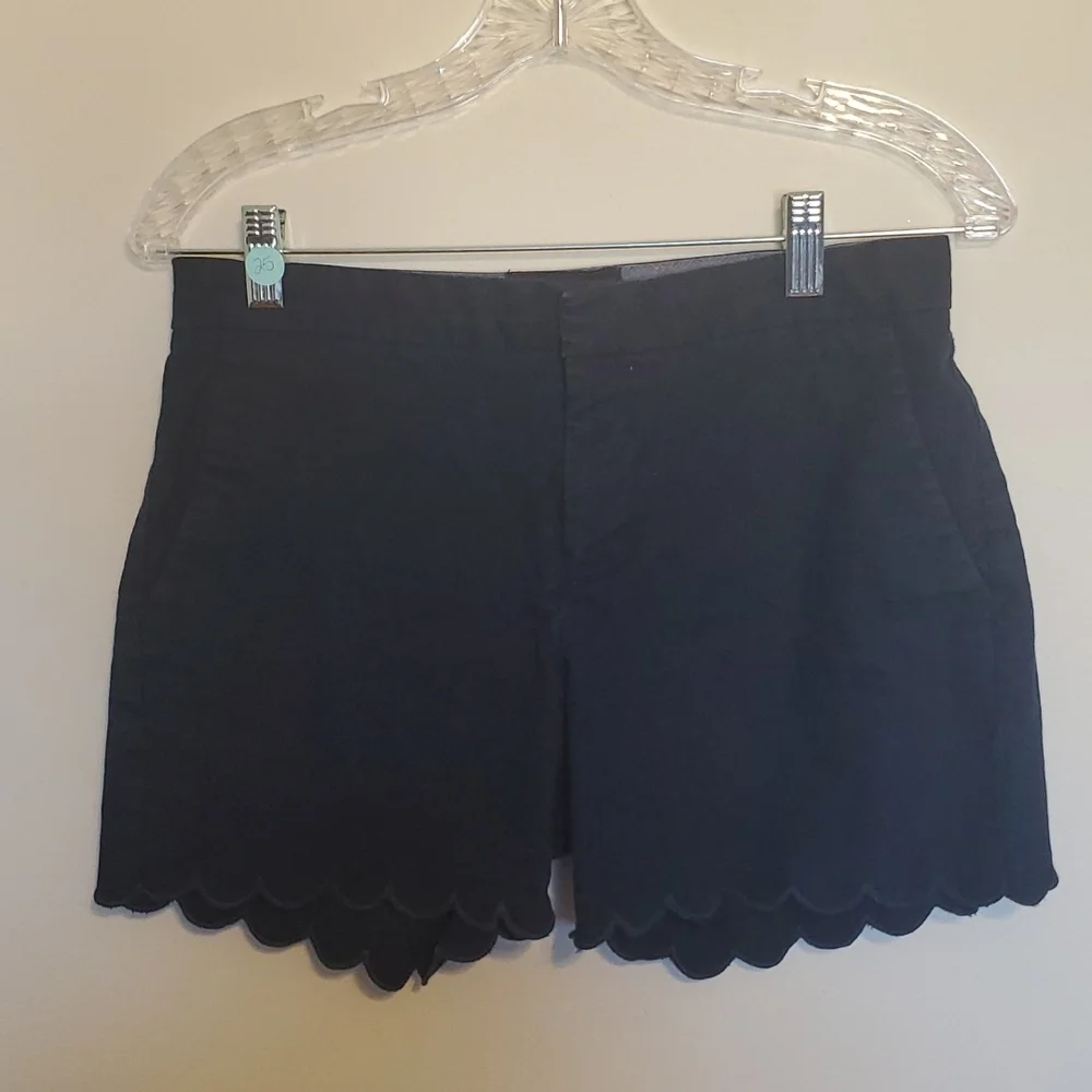 Banana Republic Navy Blue scalloped bottom shorts. - Picture 1 of 6